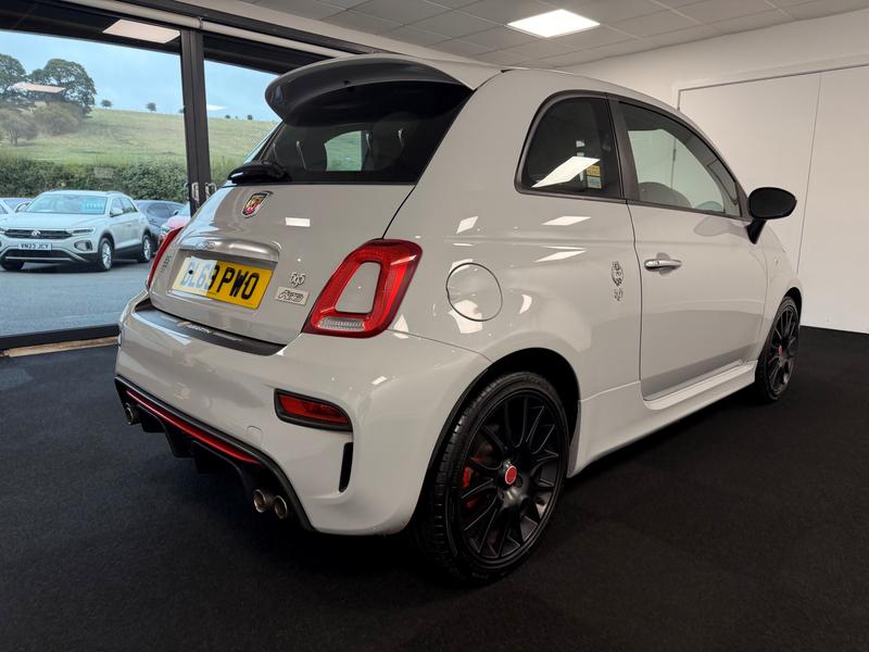 Abarth 595 Photo b0327834-bdc5-4b51-8fb0-4ba5d8420813.jpg