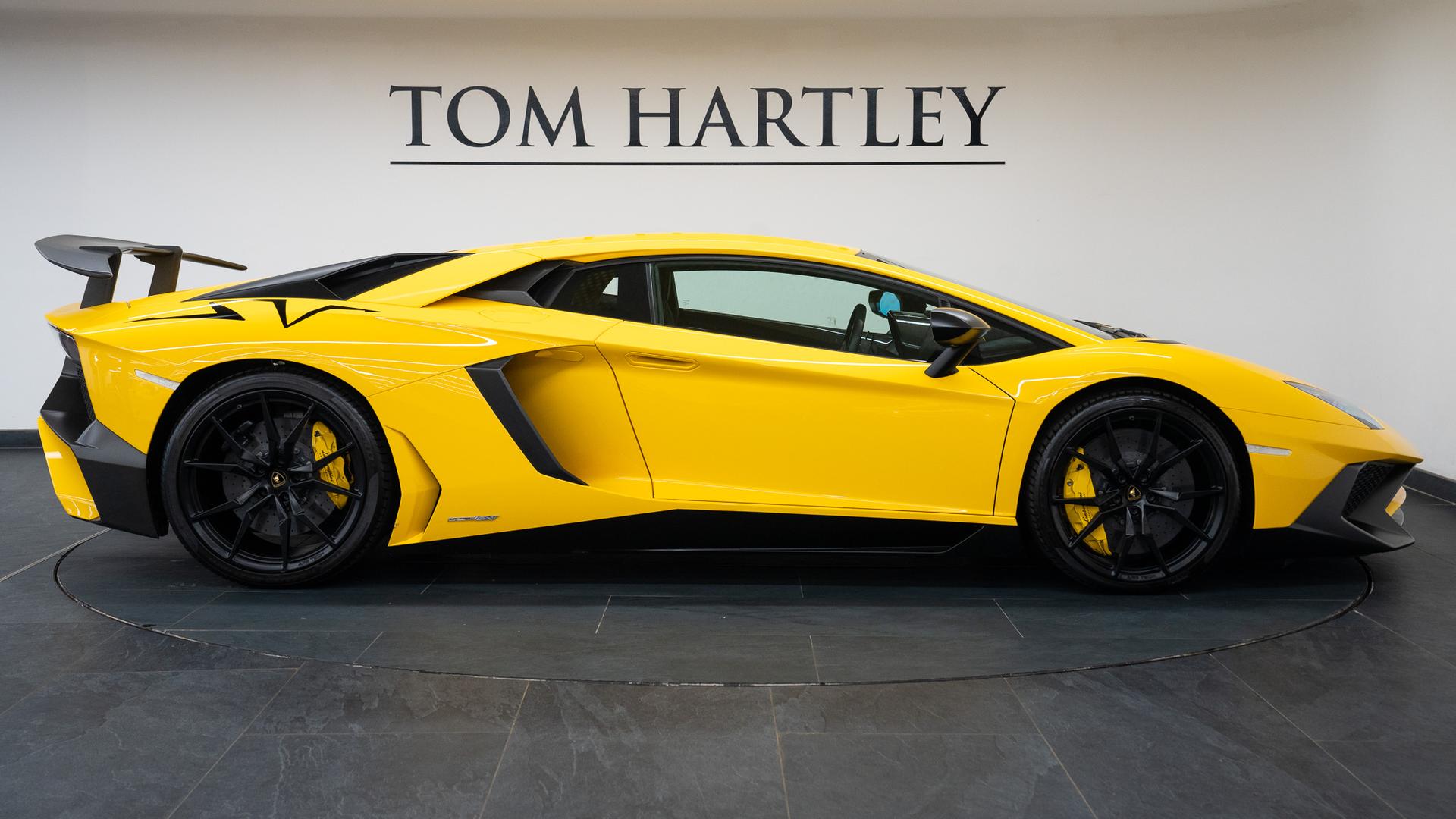LAMBORGHINI Aventador Photo b03a0d98-af35-45e0-a9f8-fedc2c4c42a8.jpg