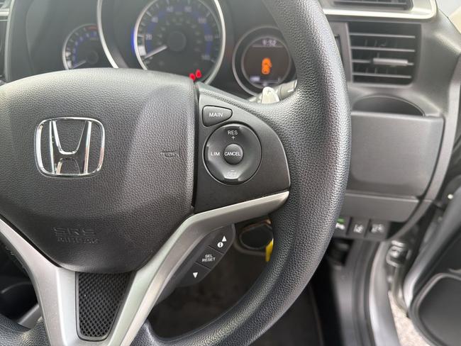 Honda Jazz Photo b03a7a15-b390-44d9-9bc9-91543e82d019.jpg