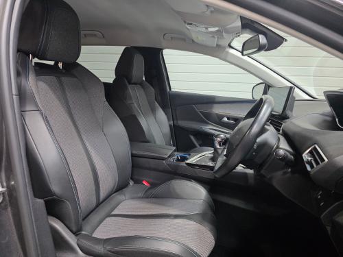 Peugeot 3008 Photo b03d0105-b6b8-46fd-a568-f0bb0b073707.jpg