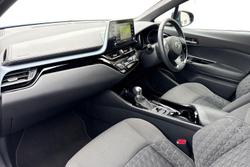 TOYOTA C-Hr Photo 2