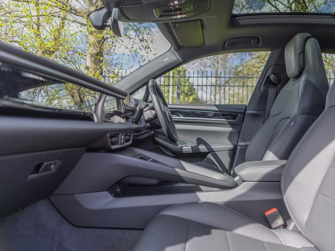 PORSCHE Macan Photo 3