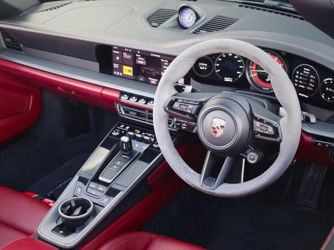 PORSCHE 911 Photo 16