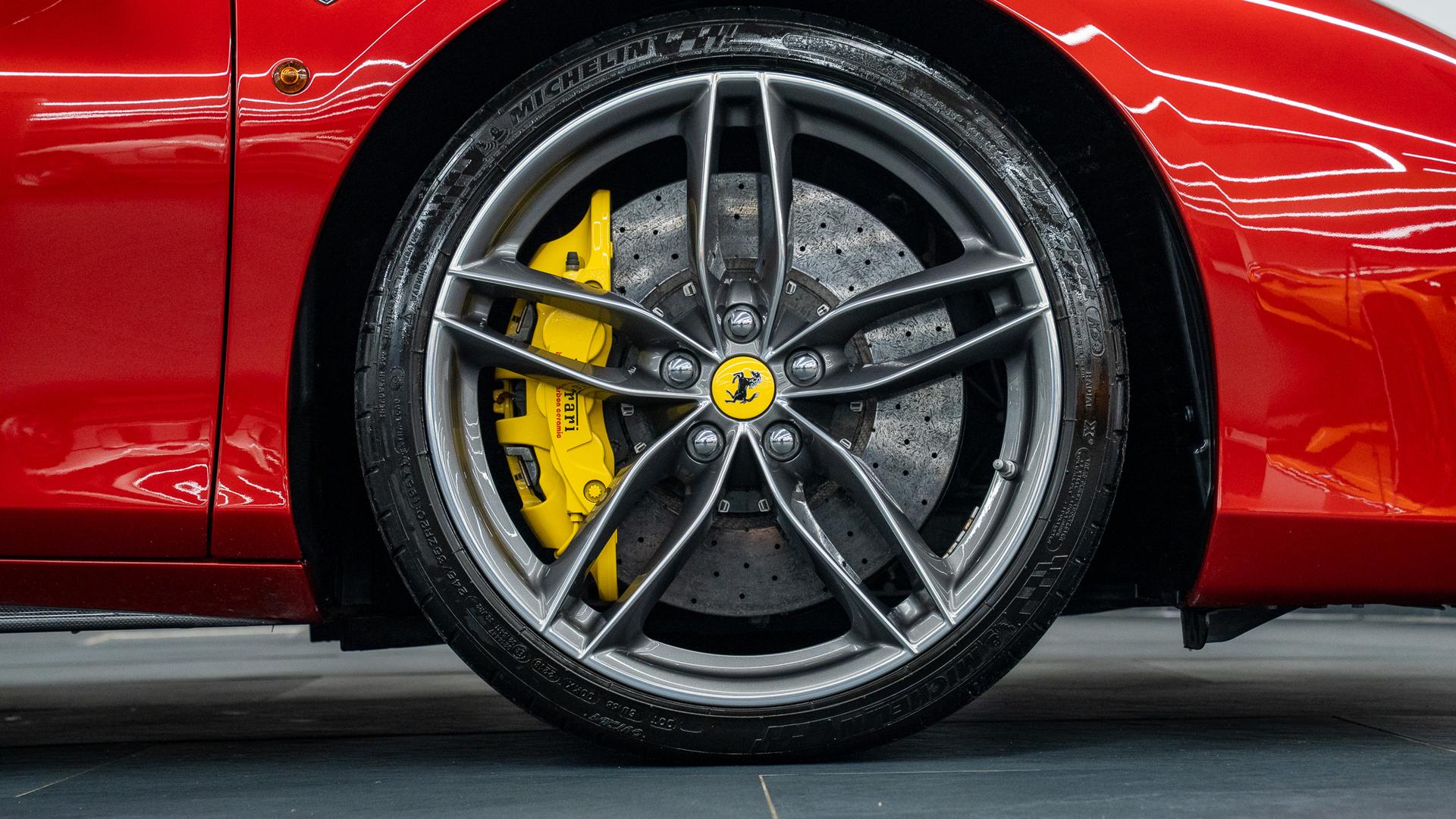 Ferrari 488 Photo b06a78e6-d7d2-4aa6-9d20-4fa0cd2e91cd.jpg