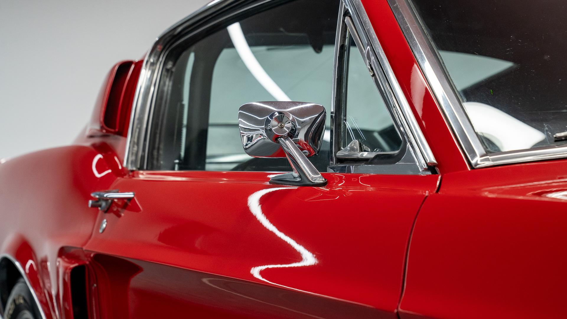 Ford Mustang Photo b089e2cc-d83b-4c13-9b0f-a91dbdafd56c.jpg