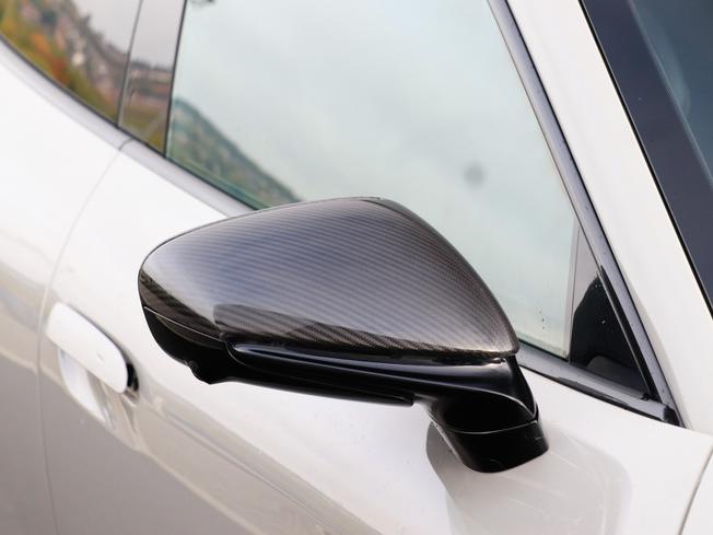 PORSCHE Taycan Photo 12