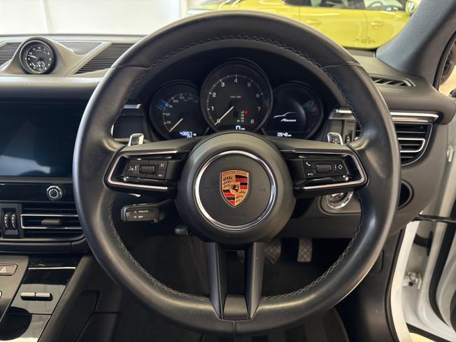 PORSCHE Macan Photo 17