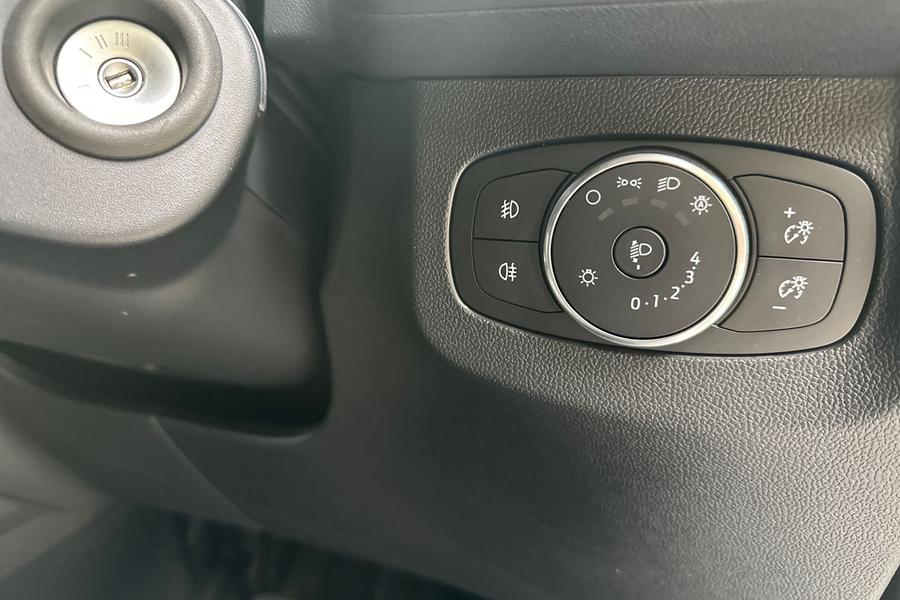 Ford TRANSIT COURIER Photo b0ad0f78-a554-4425-9168-7b1e8cb92af2.jpg