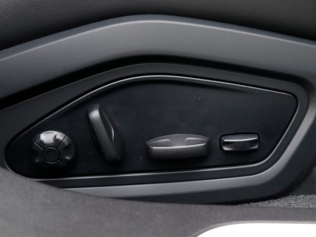Porsche Taycan Photo 25