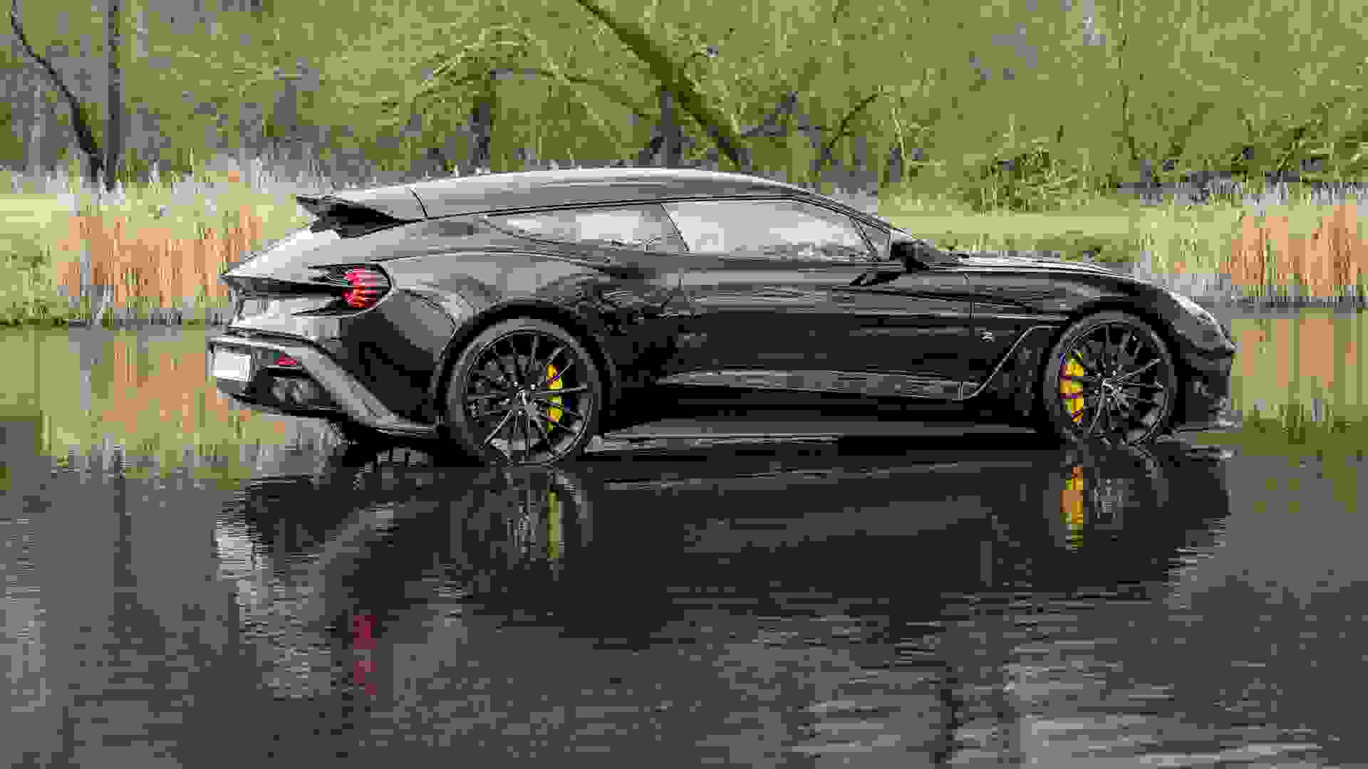 Aston Martin Vanquish Photo b0bc0ffa-16bc-4b13-81e3-c6e080f2920d.jpg