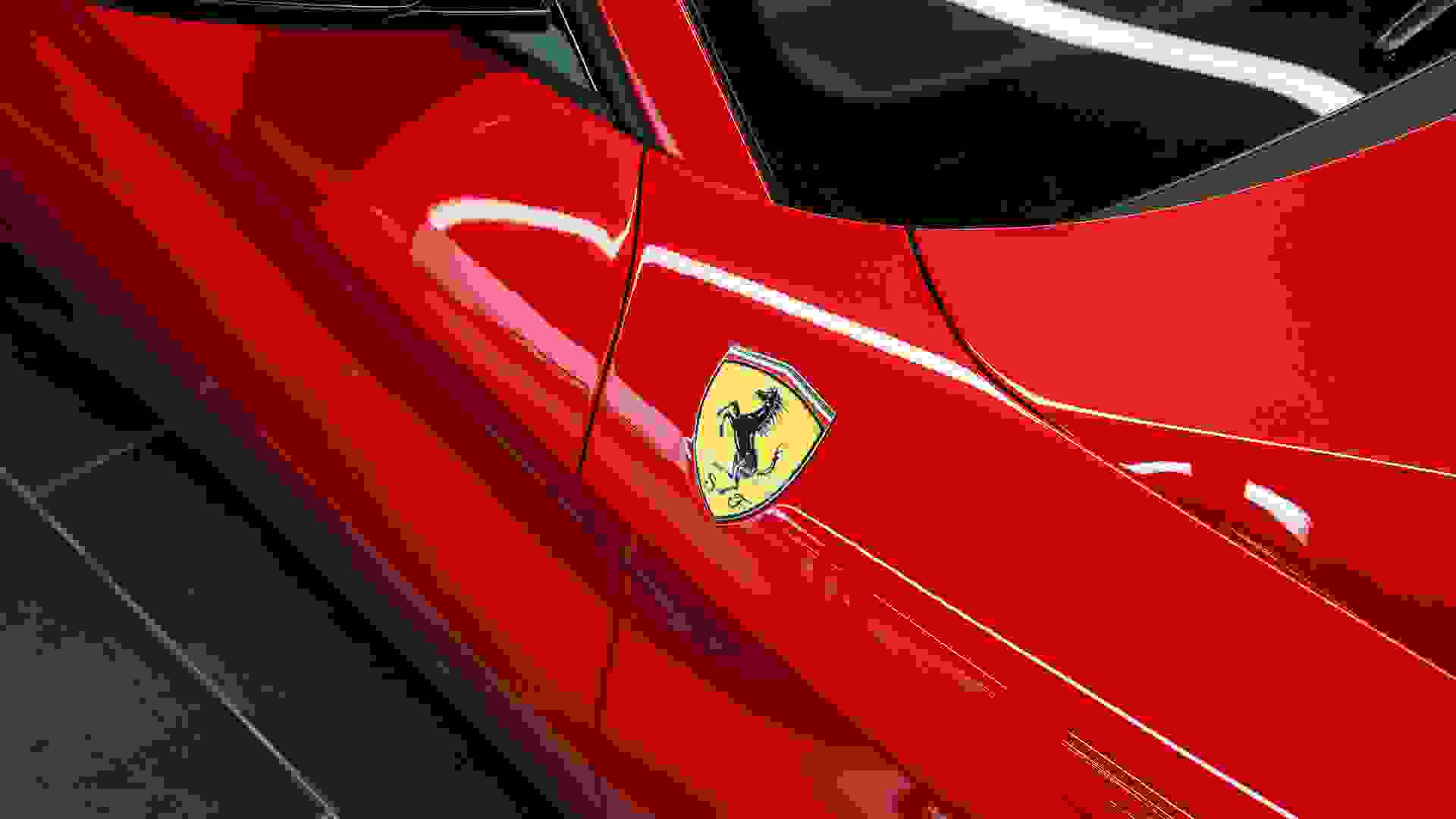 Ferrari F12 Photo b0beb15b-1051-43ed-be99-99e86cf8ea65.jpg