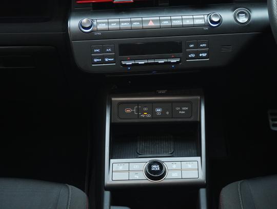 Hyundai KONA Photo b0c015b9-652d-4e1a-86c0-b93600e13417.jpg