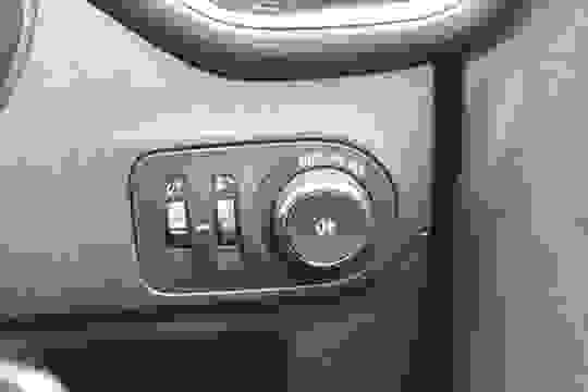 Vauxhall CROSSLAND X Photo b0c037fd-200c-482d-99a8-93d4e4b452a2.jpg