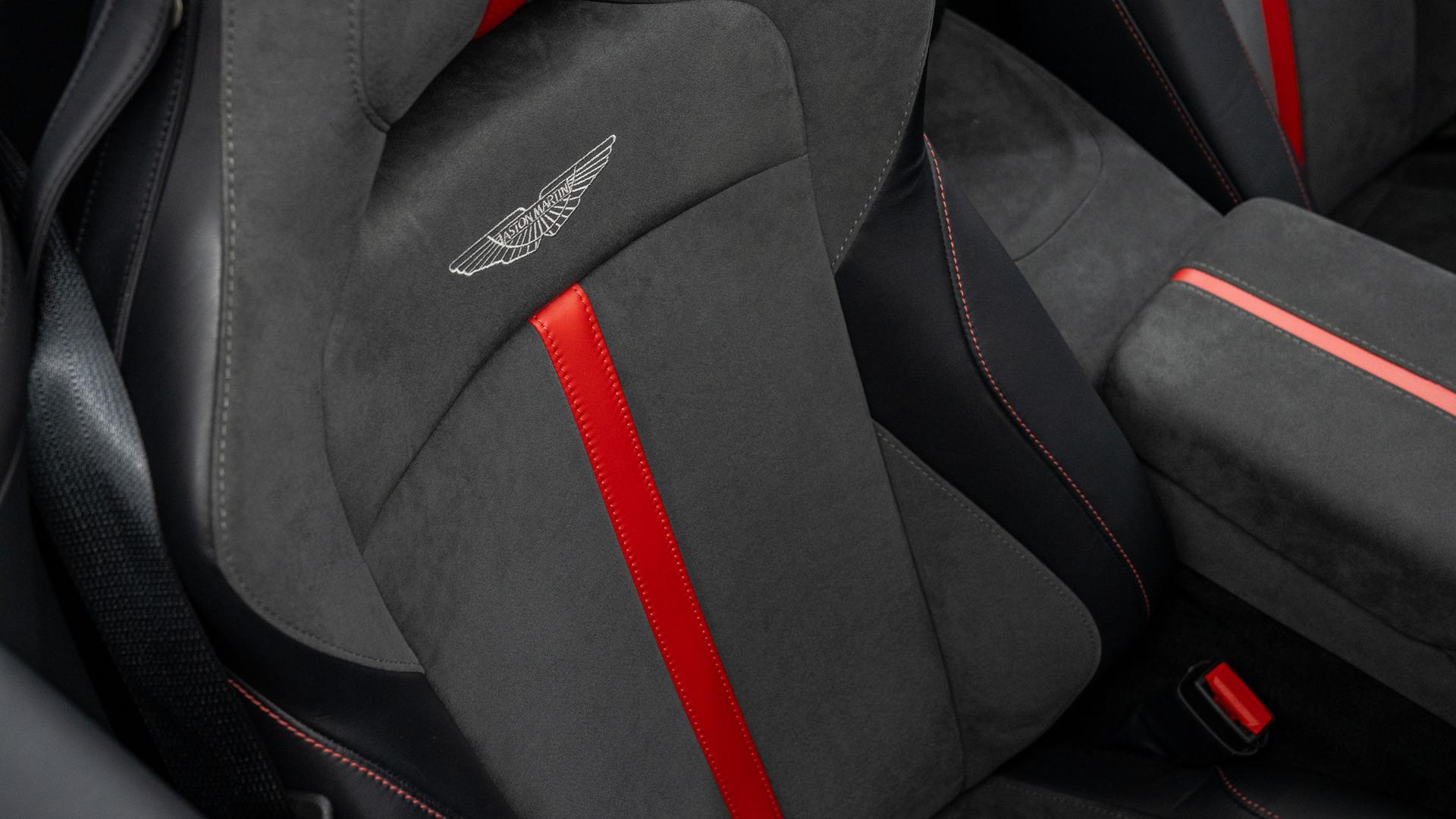 Aston Martin Vantage Photo b0c3b6fb-7f13-4e16-945c-eac259edf86c.jpg