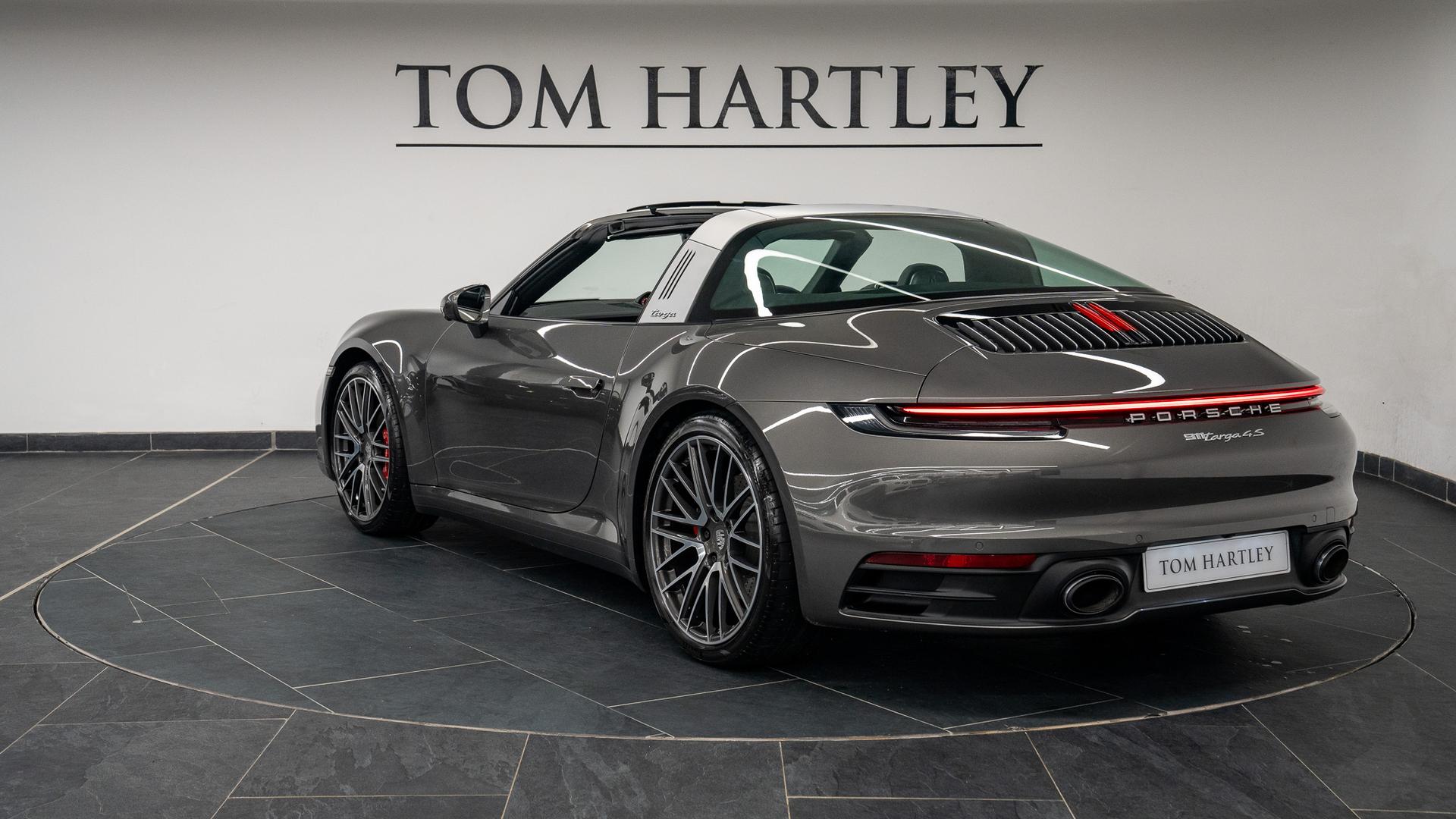 Porsche 911 Photo b0cd5dcc-5d35-47e0-ba0d-9ca02cc5809f.jpg