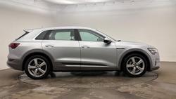 AUDI e-tron Photo 4