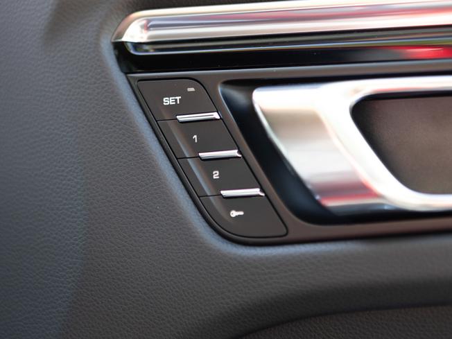 PORSCHE Macan Photo 30