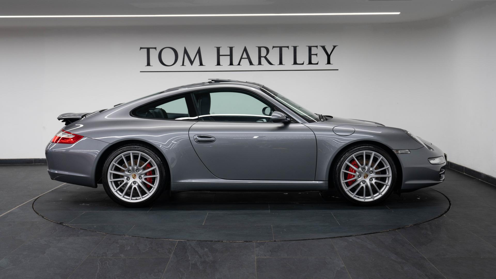 Porsche 911 Photo b0d9ec65-8b40-40e5-a664-55de9ae87de6.jpg