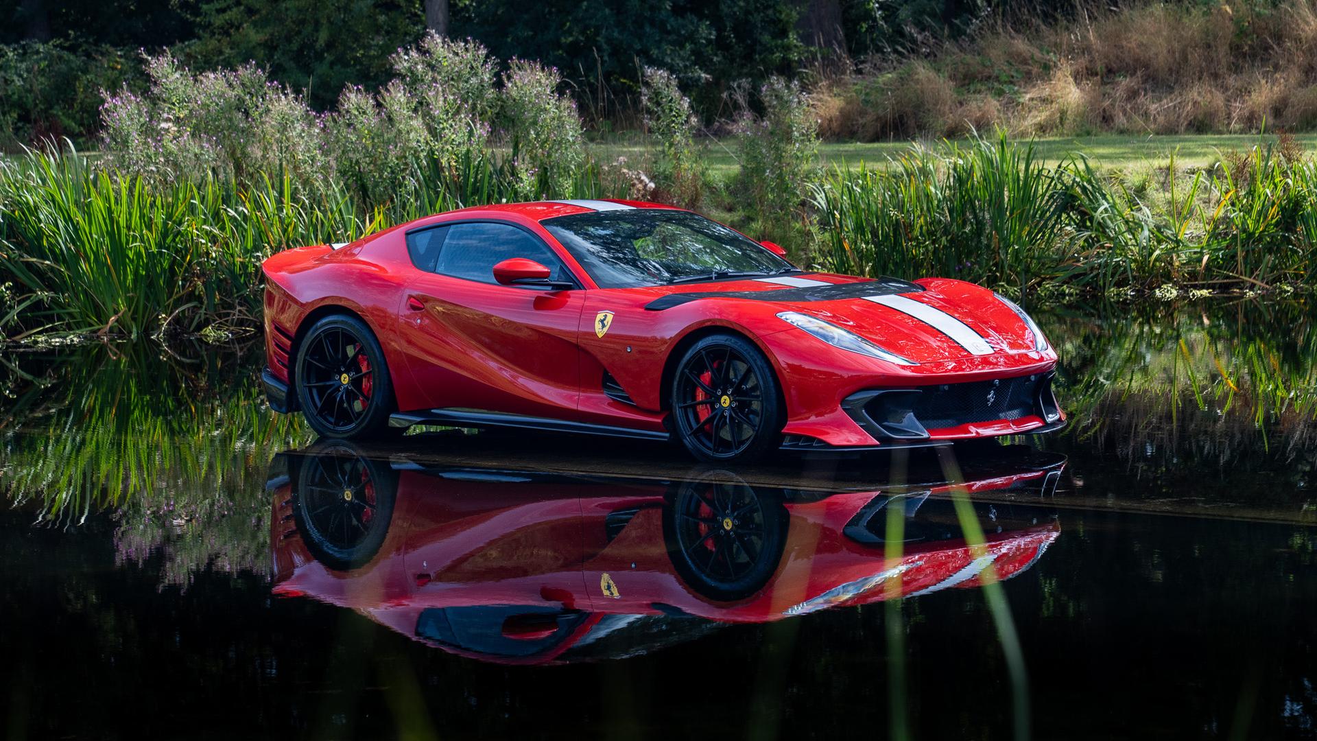 Ferrari 812 Photo b0e1dcc5-6f3a-4b7e-9f01-a3bd3f5f8d6a.jpg