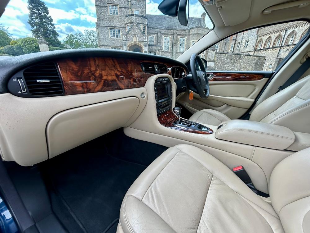 Used Jaguar XJ MM08KKG 26