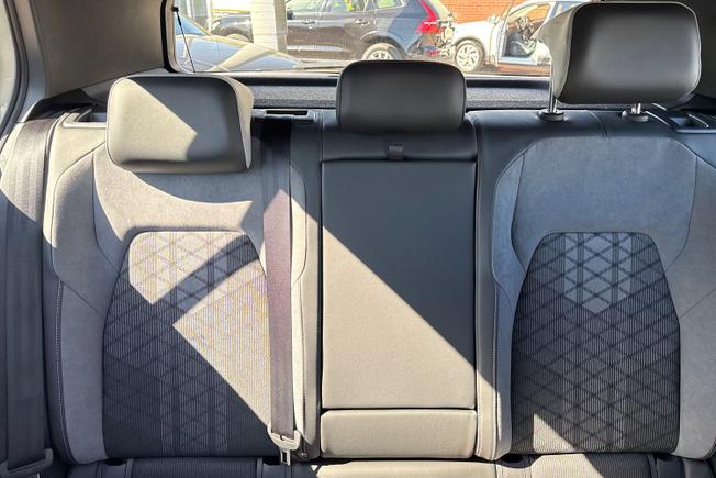 Volkswagen Golf Photo 24