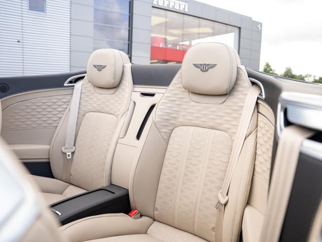 BENTLEY Continental GTC Photo 26