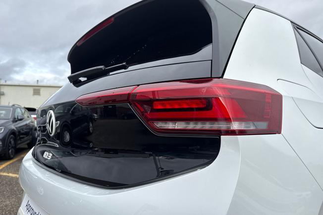 VOLKSWAGEN ID.3 Photo 18