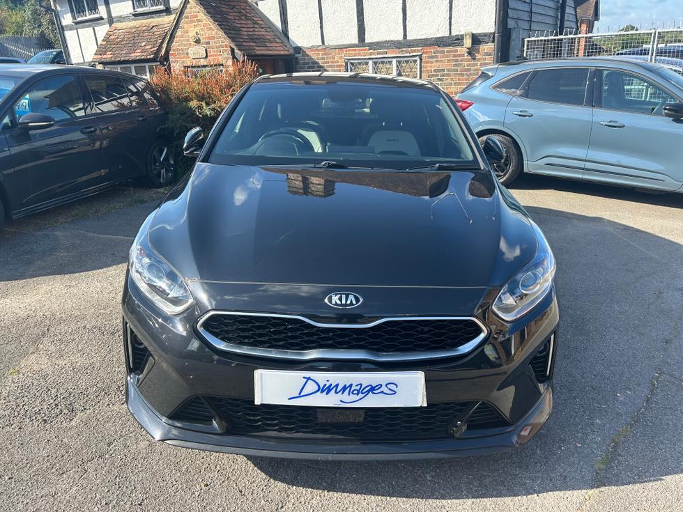 Kia ProCeed Photo b10990f4-bc5b-4e25-b1bd-1f2ebb1c584c.jpeg