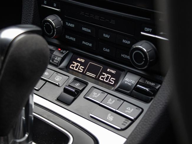 PORSCHE 718 Cayman Photo 19