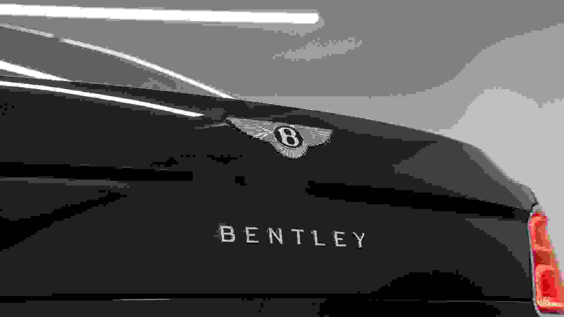 Bentley Continental Flying Spur Photo b119a0bc-eb33-4216-9919-8e2ffd88d7d3.jpg