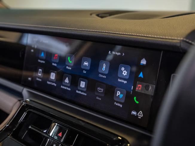 PORSCHE Panamera Photo 23