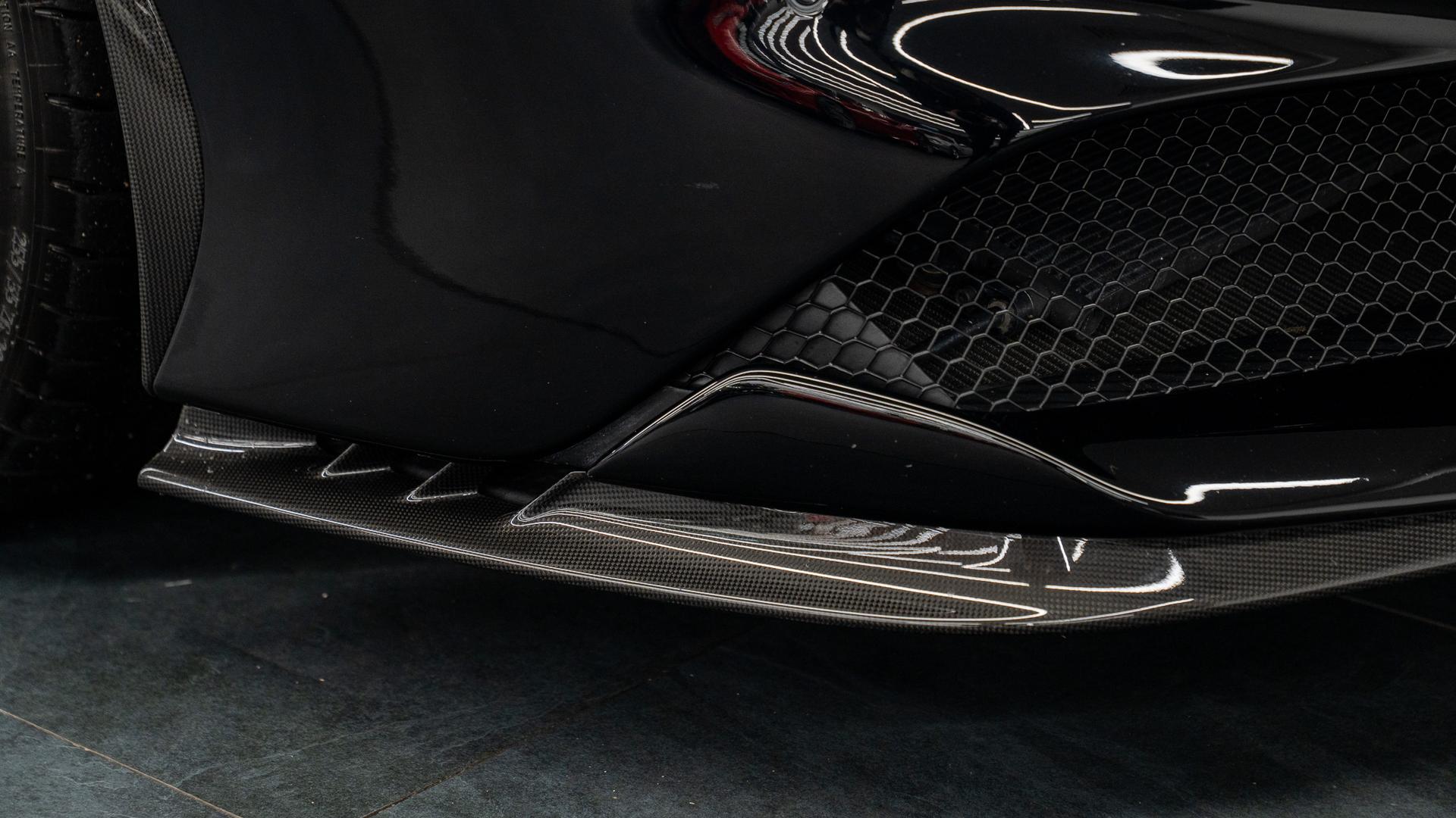 Ferrari SF90 Photo b11d7e8e-b307-41e0-b115-fcf9e2fc134b.jpg