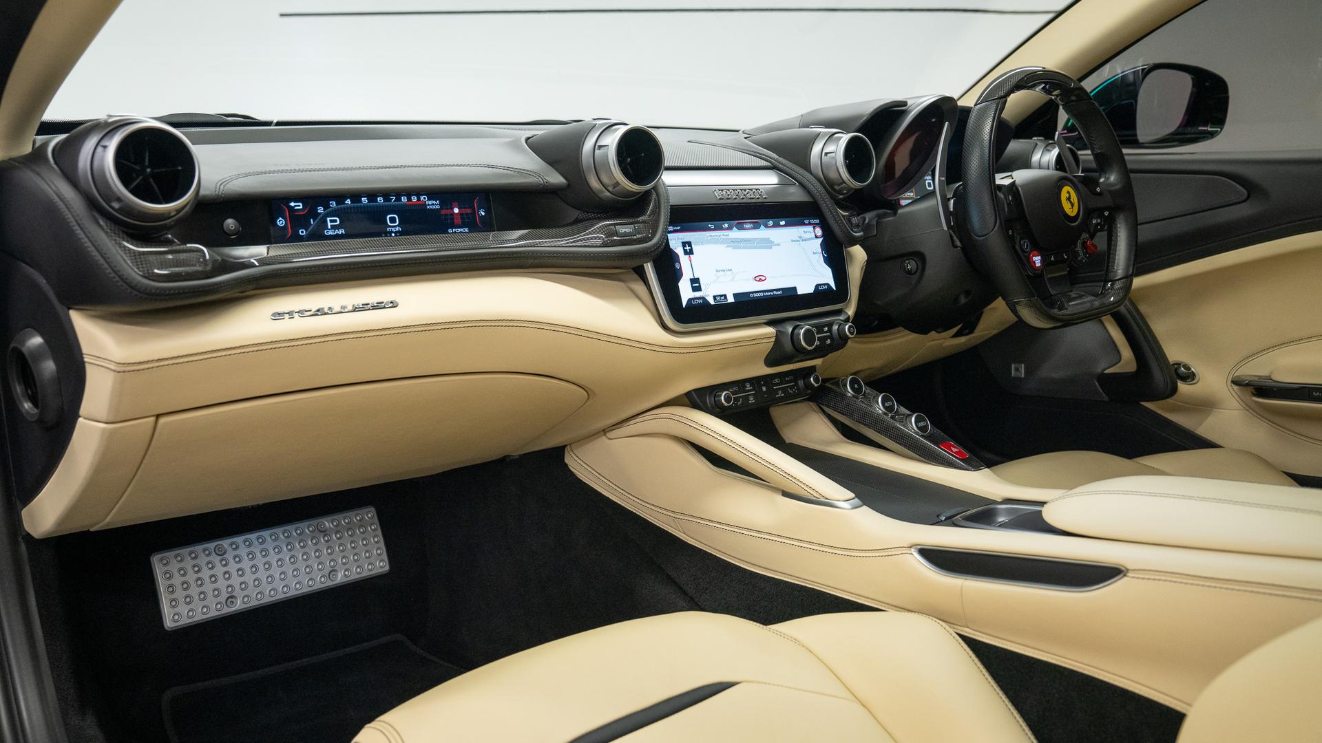 Ferrari GTC4 Lusso Photo b12474c7-da71-46e1-8bf4-190ea3ac6dbe.jpg