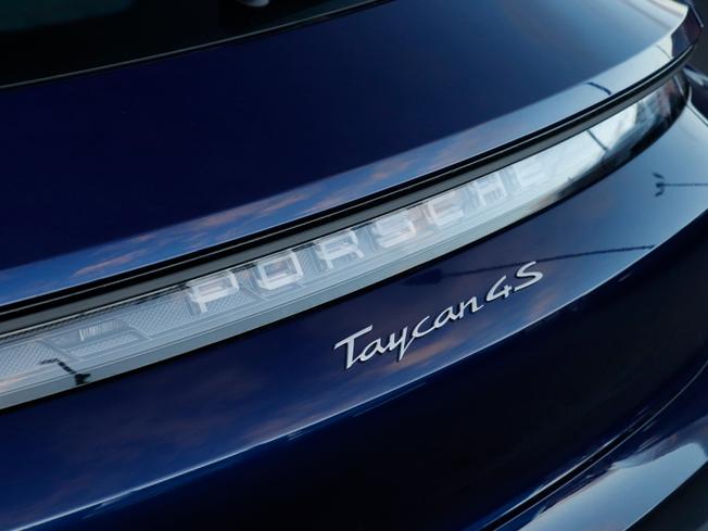 PORSCHE Taycan Photo 27