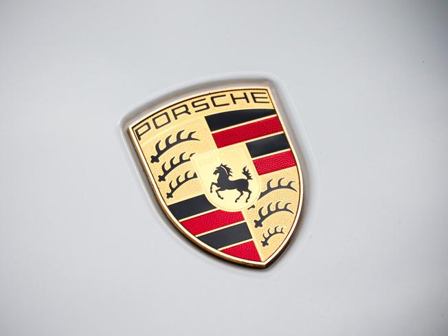 PORSCHE Taycan Photo 9