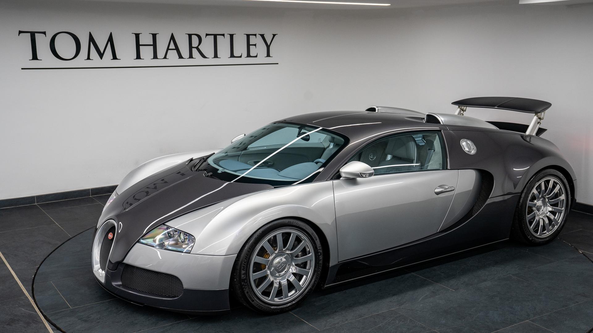 Bugatti Veyron Photo b14a85b3-079a-4ccb-bbe1-aa28246cd19f.jpg