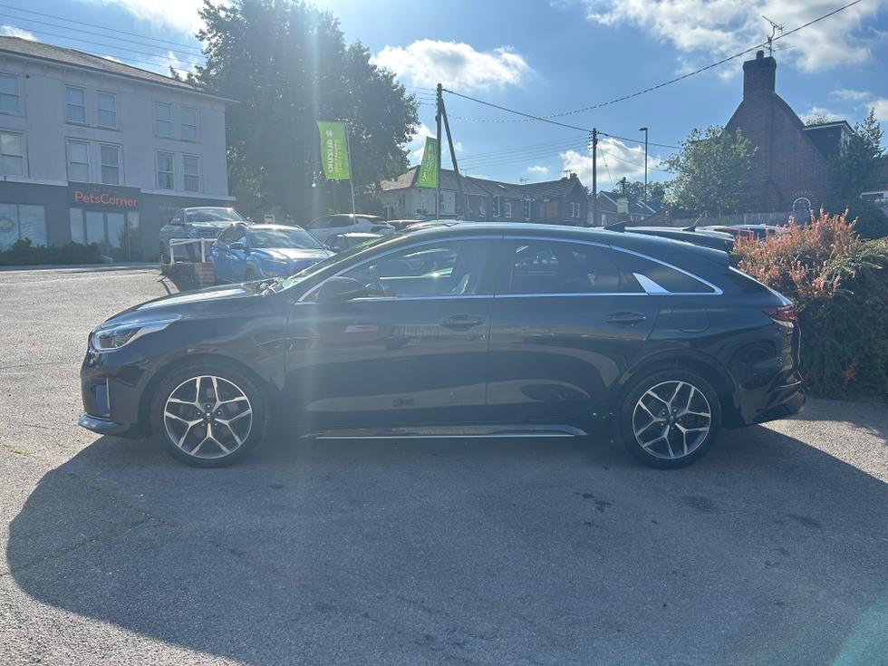 Kia ProCeed Photo b14e0485-11f6-42b5-8cce-4e2fcd2b4a82.jpeg