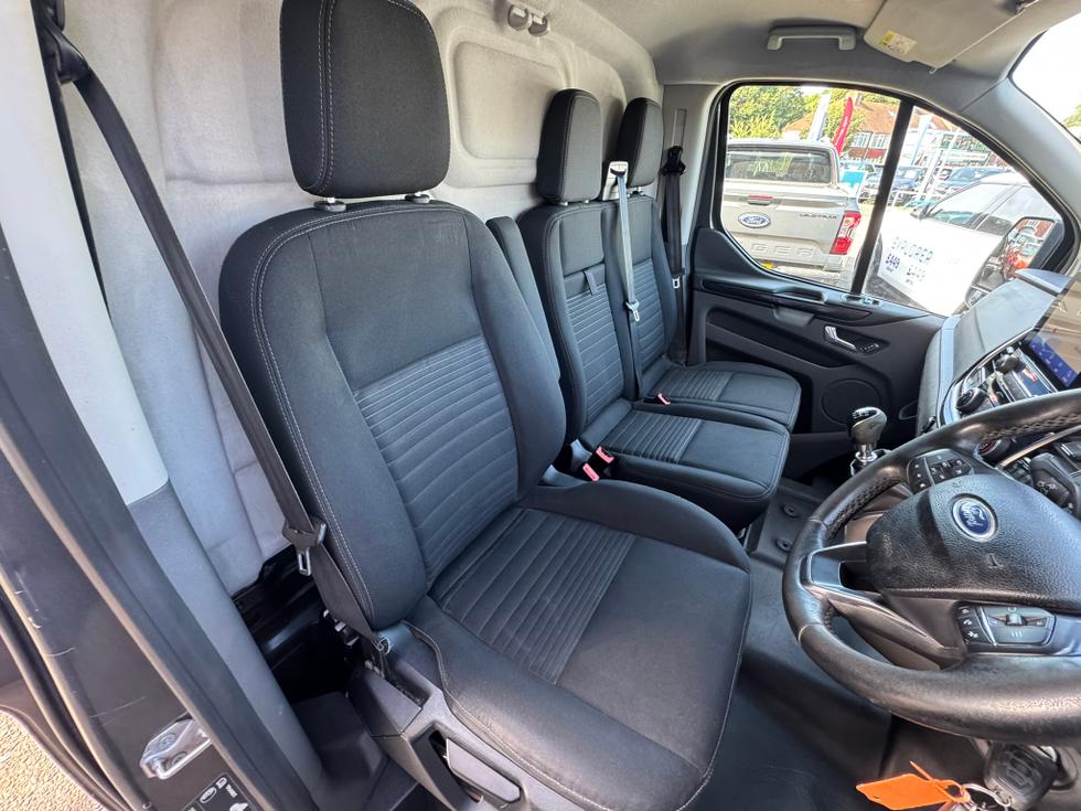 Ford Transit Custom Photo b150e174-f2f9-4a1f-bac3-b78b12613c1c.JPEG