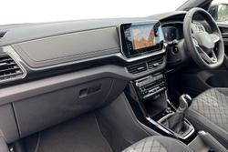 VOLKSWAGEN T-Cross Photo 2