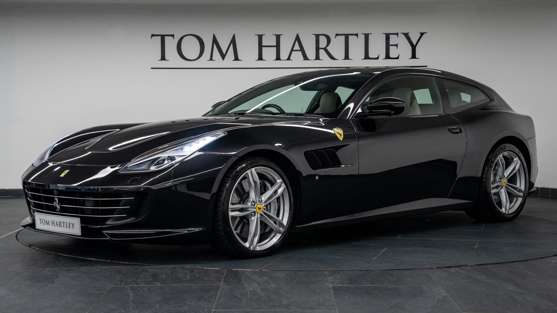Ferrari GTC4Lusso Photo b156e5a1-b3c1-476f-b7ed-81a9cf16c916.jpg