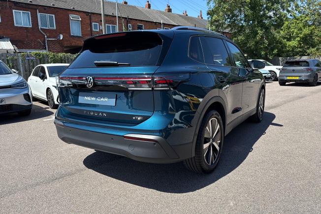 VOLKSWAGEN Tiguan Photo 24
