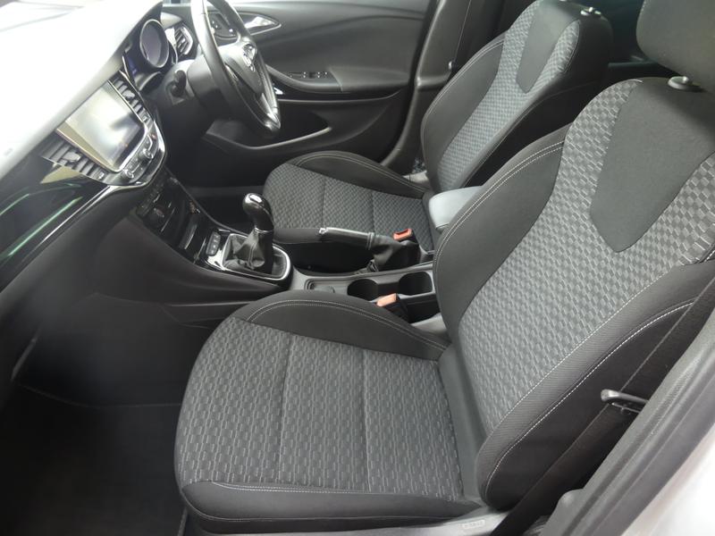 Vauxhall Astra Photo b169c356-4492-4368-a20c-ee815258f701.jpg