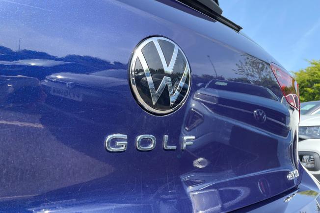 VOLKSWAGEN Golf Photo 22