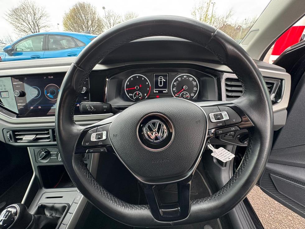 Volkswagen Polo Photo b17a1aba-666a-428f-8286-12d6ee825780.jpeg
