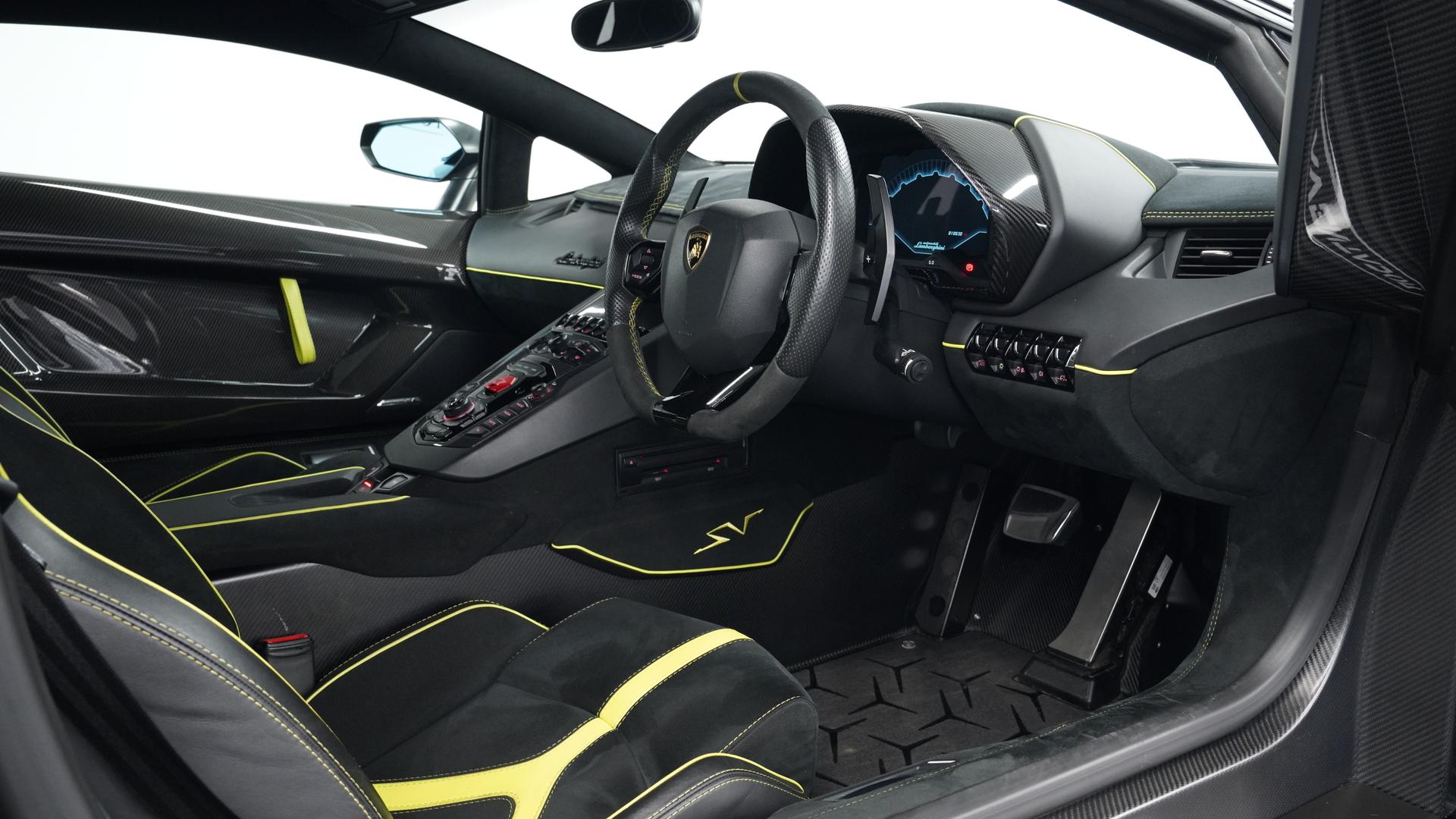 LAMBORGHINI Aventador Photo b17c948a-4e05-4876-a808-a74a712c4fd9.jpg