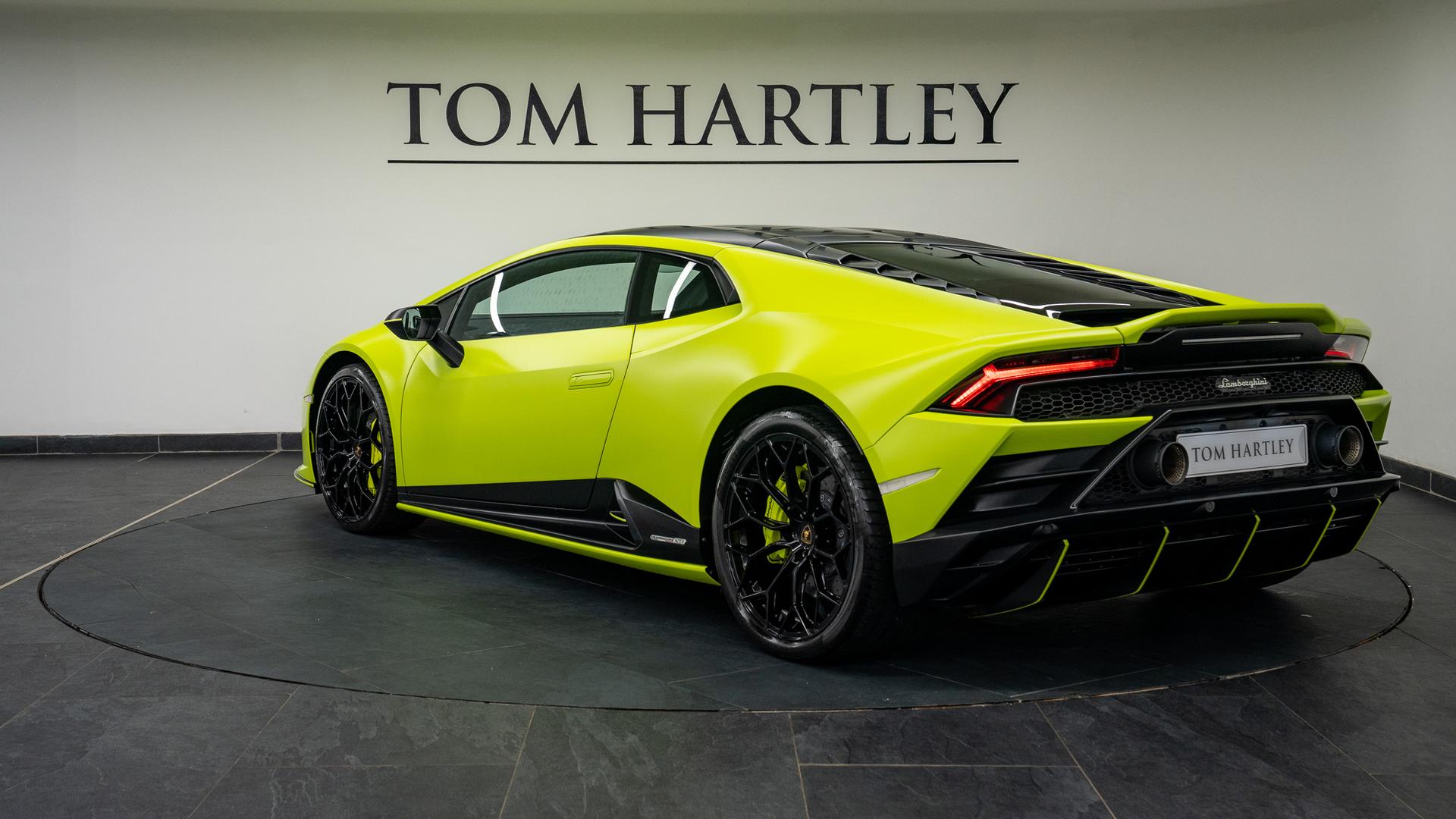 LAMBORGHINI Huracan Photo b18b709f-7ffc-4e0f-92db-68e2f860e1dc.jpg