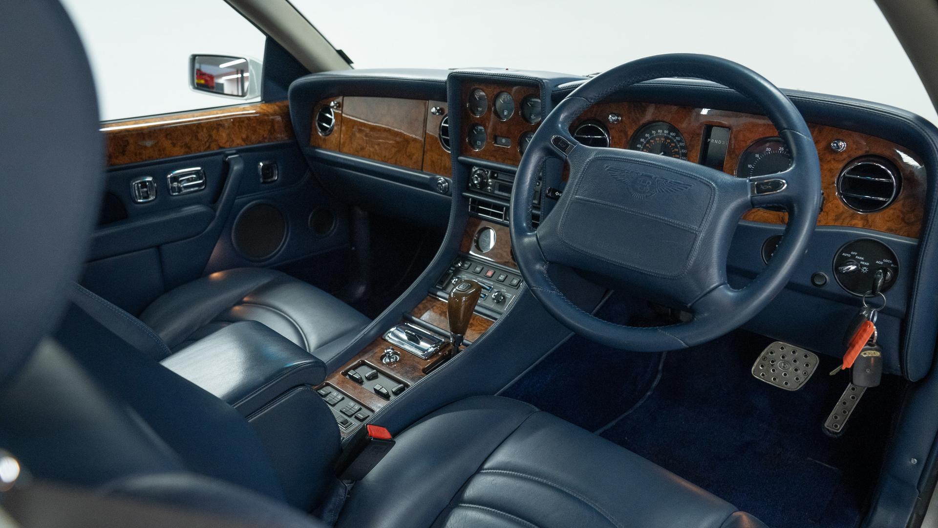 Bentley Continental Photo b197fcdc-36c5-4e28-85ba-44f86ca682a9.jpg