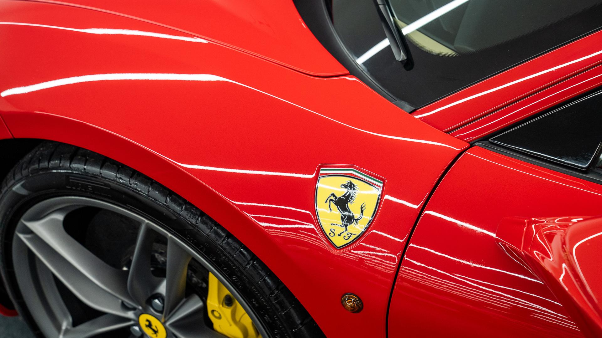 Ferrari 488 Photo b1a91fda-0b9d-4e38-b778-32797c6cdaa1.jpg