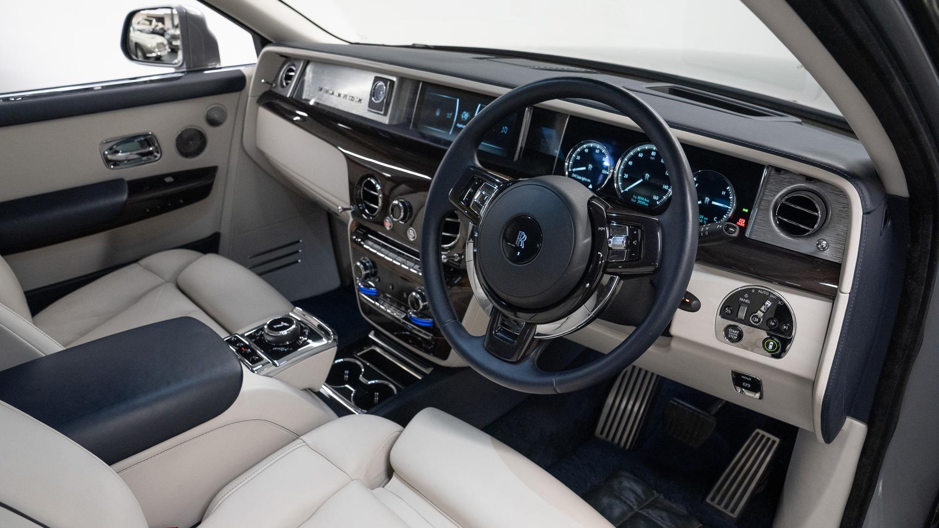Rolls-Royce Phantom Photo b1aba86a-8880-424f-b6f1-9b0d57e74f2d.jpg