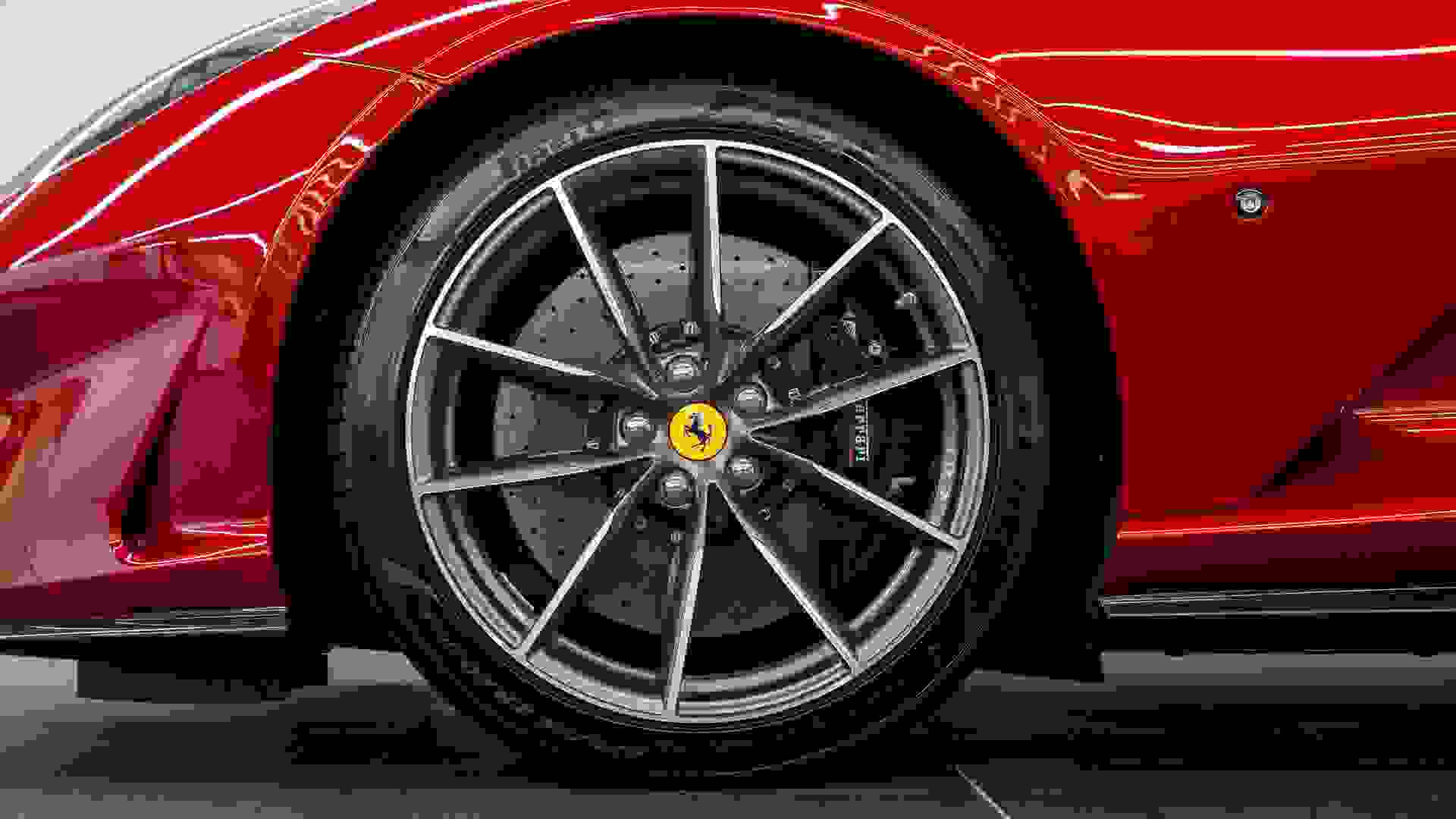 Ferrari 812 Photo b1ac2b7e-3dcb-46fe-90cd-75335b4fef8d.jpg